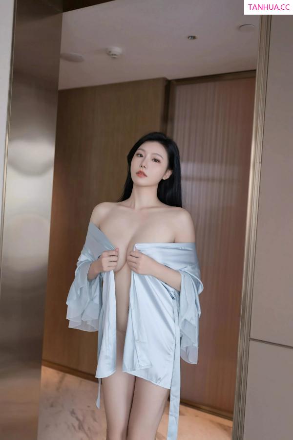安然Maleah  [XiuRen]高清写真图 2025.06.10 No.10390 安然anran 蓝色连衣短第55张图片